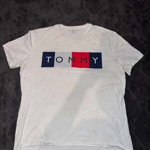 Tommy Hilfiger Men's White Flag Logo T-Shirt Size XL